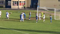Fudbaleri Jedinstva Franca protiv Mornara na gradskom stadionu