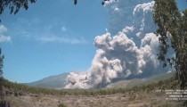 Snažna erupcija indonežanskog vulkana Levotobi Laki-Laki