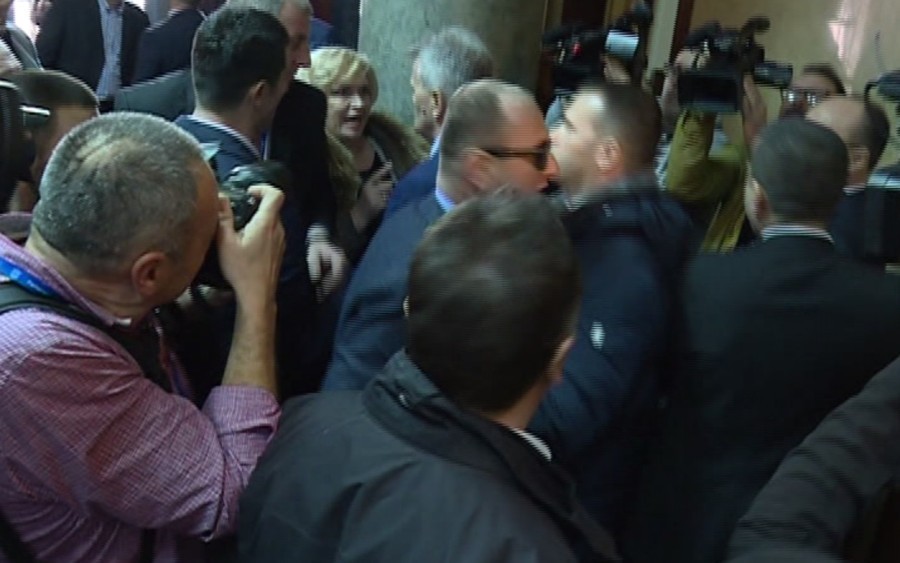 Policajac nije vidio tuču poslanika u holu Skupštine