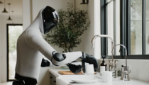 Stigla budućnost: Humanoidni robot sada radi kućne poslove! (video)